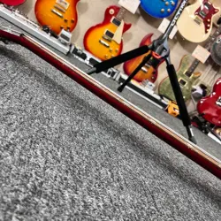 ELECTRIC BASS CHERRY