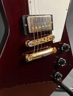 GUITAR AGED CHERRY