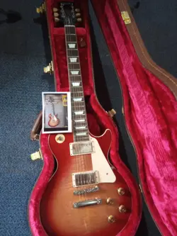 GIBSON LES PAUL STANDARD 50S  HERITAGE CHERRY SUNBURST W/CASE