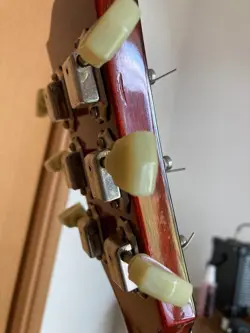 2000S ELECTRIC GUITAR
