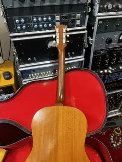 ACOUSTIC GUITAR 1964