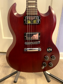 2013 GIBSON 60'S TRIBUTE SG WITH A DIFFERENT BRAND SG HARD CASE