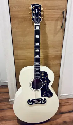 ACOUSTIC GUITAR GIBSON CUSTOM SHOP SJ-200 ALPINE WHITE WITH HARD CASE