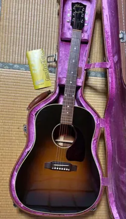 ACOUSTIC GUITAR W/CASE