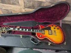 2011 GIBSON CUSTOM SHOP  LES PAUL CUSTOM CHERRY SUNBURST W/OHSC
