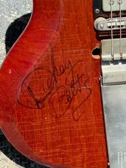 AUTOGRAPH