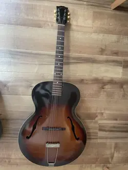 VINTAGE ACOUSTIC ARCHTOP