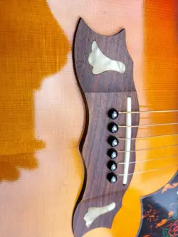 GUITAR RED SUNBURST