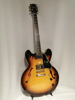 GIBSON ES-335 DOT VS ELECTRIC GUITAR