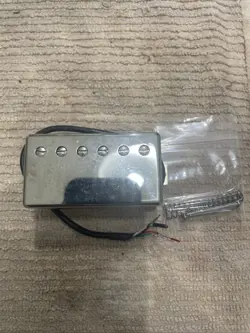 PICKUP WITH SCREWS