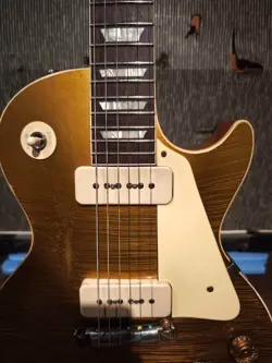 AGED GUITAR