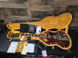 GIBSON CUSTOM SHOP 1964 SG VOS STANDARD REISSUE W/ MAESTRO VIBROLA, CHERRY 8.2LB