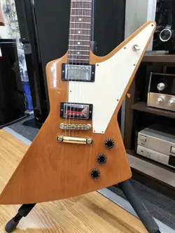 GIBSON EXPLORER ELECTRIC GUITAR, MAHOGANY BODY & NECK, VINTAGE STYLE, USED
