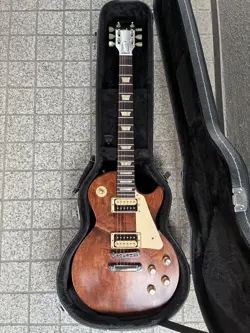 2011 WORN BROWN