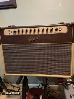 GIBSON GA 42RVT   GUITAR AMP