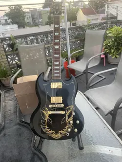 GIBSON SG CUSTOM ELECTRIC GUITAR EBONY GOLD HARDWARE WITH HARD CASE
