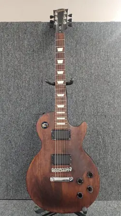 MODEL LES POLE