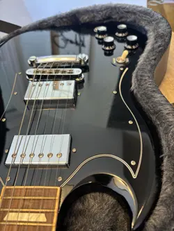 ELECTRIC GUITAR LEFT