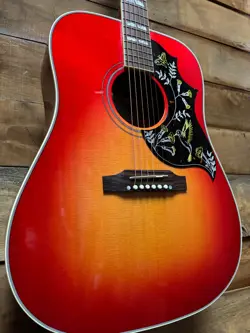 GIBSON HUMMINGBIRD STANDARD VINTAGE CHERRY SUNBURST W/CASE