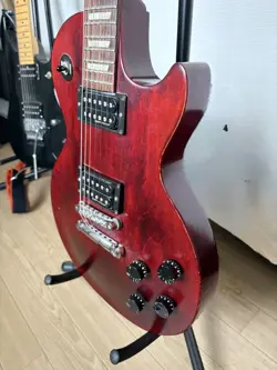 GIBSON STUDIO 70S TRIBUTE ELECTRIC GUITAR RED VINTAGE STYLE