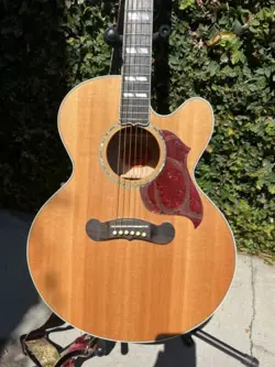 GIBSON J 185 ACOUSTIC GUITAR