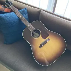 ACOUSTIC GUITAR SLIM