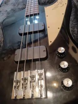 THUNDERBIRD STUDIO BLACK