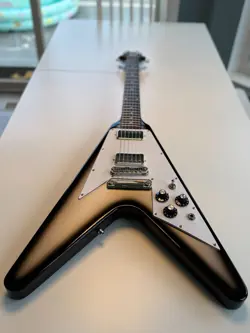 GIBSON FLYING V SILVERBURST