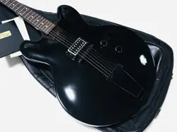 BLACK PICKUP