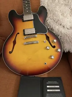 COLLECTOR GUITAR
