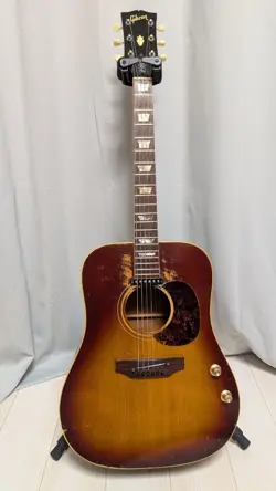 ACOUSTIC GUITAR GIBSON J-160E SUNBURST MADE IN 1969 WITH HARD CASE