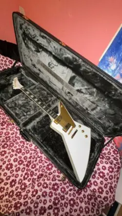 WHITE EBONY LZZY HALE GIBSON EXPLORER GUITAR