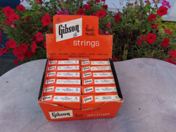 VINTAGE GIBSON 50'S 60'S STRINGS & DISPLAY NOS B STRINGS CASE CANDY!