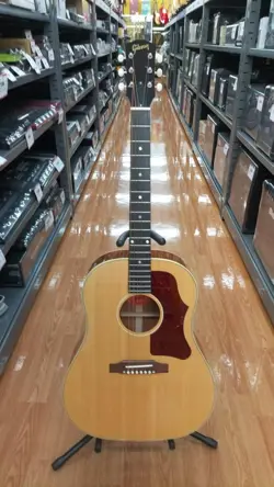 ACOUSTIC GUITAR 1950'S