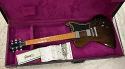WALNUT 1977VINTAGE ELECTRIC