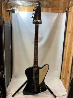 ELECTRIC BASS GUITAR GIBSON THUNDERBIRD IV BLACK COLOR AND HARD CASE