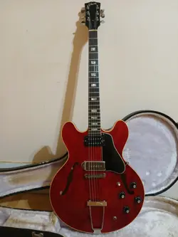 GIBSON ES-330 ELECTRIC GUITAR