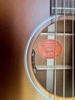 ROUND SHOULDER ACOUSTIC