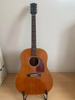 ACOUSTIC GUITAR 1951–1952