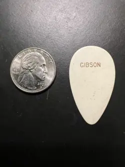 VINTAGE GUITAR PICK- 1940S GIBSON LARGE TEARDROP IMPRESSED LOGO