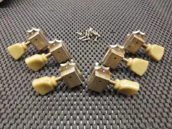 GIBSON DELUXE TUNERS GREEN TULIP BUTTONS MADE IN GERMANY AGED PATINA MACHINES