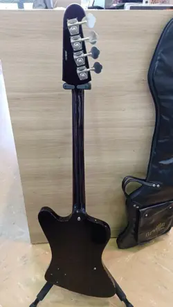 BASS GUITAR W/GIG