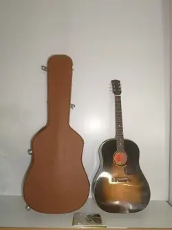 FROM GIFU BEAUTIFUL ACOUSTIC GUITAR WITH CASE USED  GIBSON J 45 TV