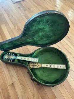 PRE-WAR GIBSON BANJO CASE