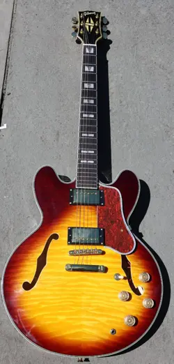 “STYLE” ELECTRIC GUITAR