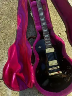 STUDIO GLOSS