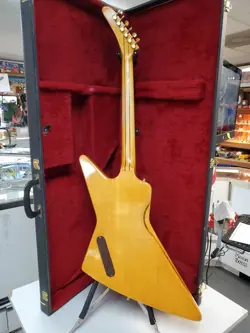 OLD VINTAGE GIBSON
