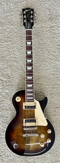 2022 GIBSON LES PAUL CLASSIC, SMOKEHOUSE BURST WITH HARD CASE AND CASE CANDY
