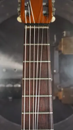 CLASSICAL GUITAR W/