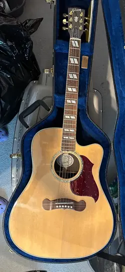 GIBSON SONGWRITER DELUXE ELECTRO-ACOUSTIC GUITAR PRESTINE CONDITION